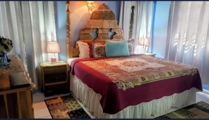 Pink Hibiscus Bed And Breakfast Бухта Монтего Экстерьер фото